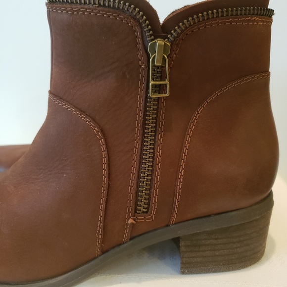 CLOSING SALE Blondo Waterproof Brown Ankle Boots - Picture 2 of 8